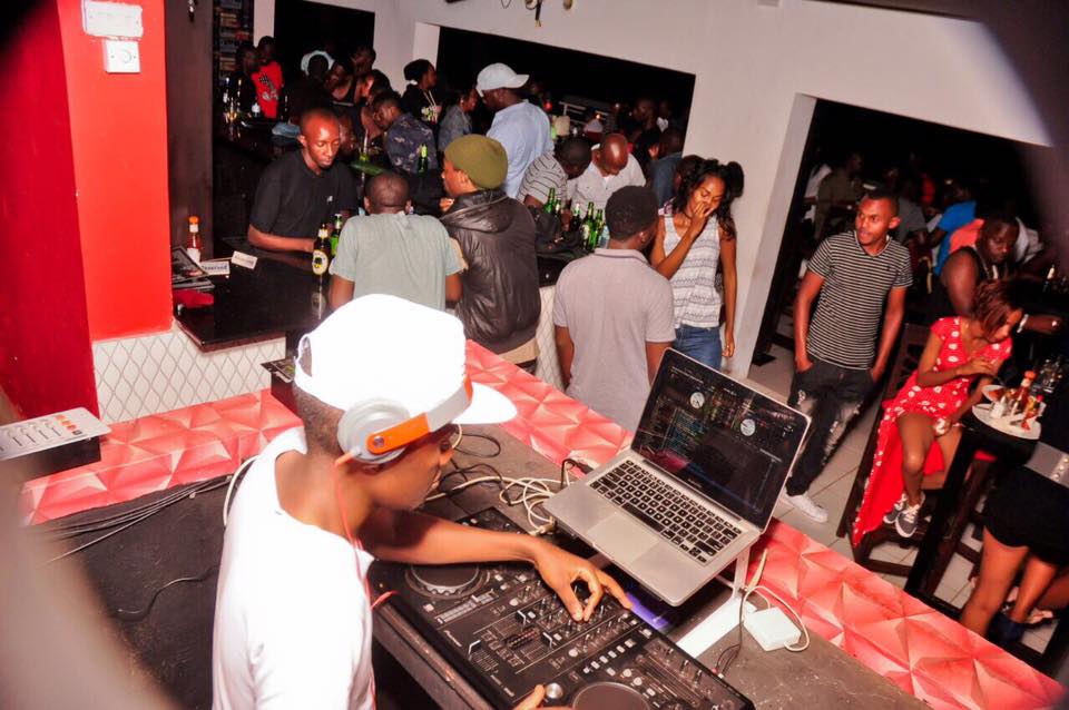 Fame Lounge and Restaurant Top Bar and Restaurant in Kampala Uganda, Great place to dine and drink beer, Great Food and Drinks, Grilled food, Great place to chille with mates, Great Venue for Private Beer and Wine Parties, Drinking and Dancing, Cocktail Bar, Lounge Bar, Party Bar, Restaurant, Bar, Lively DJ Nights, Great Music, Bar and Lounge, Delicious food in Kampala Uganda